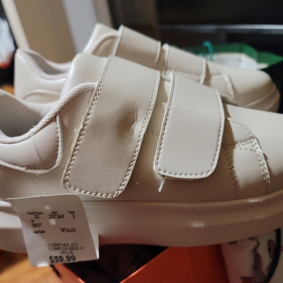 Chucky Comfy Sneakers///Purchased at Winner's - Picture 2 of 4